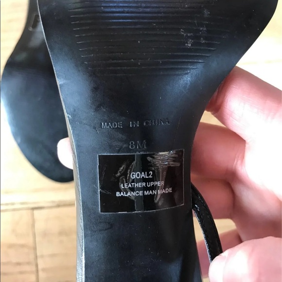 Size 8 heels - Picture 3 of 6